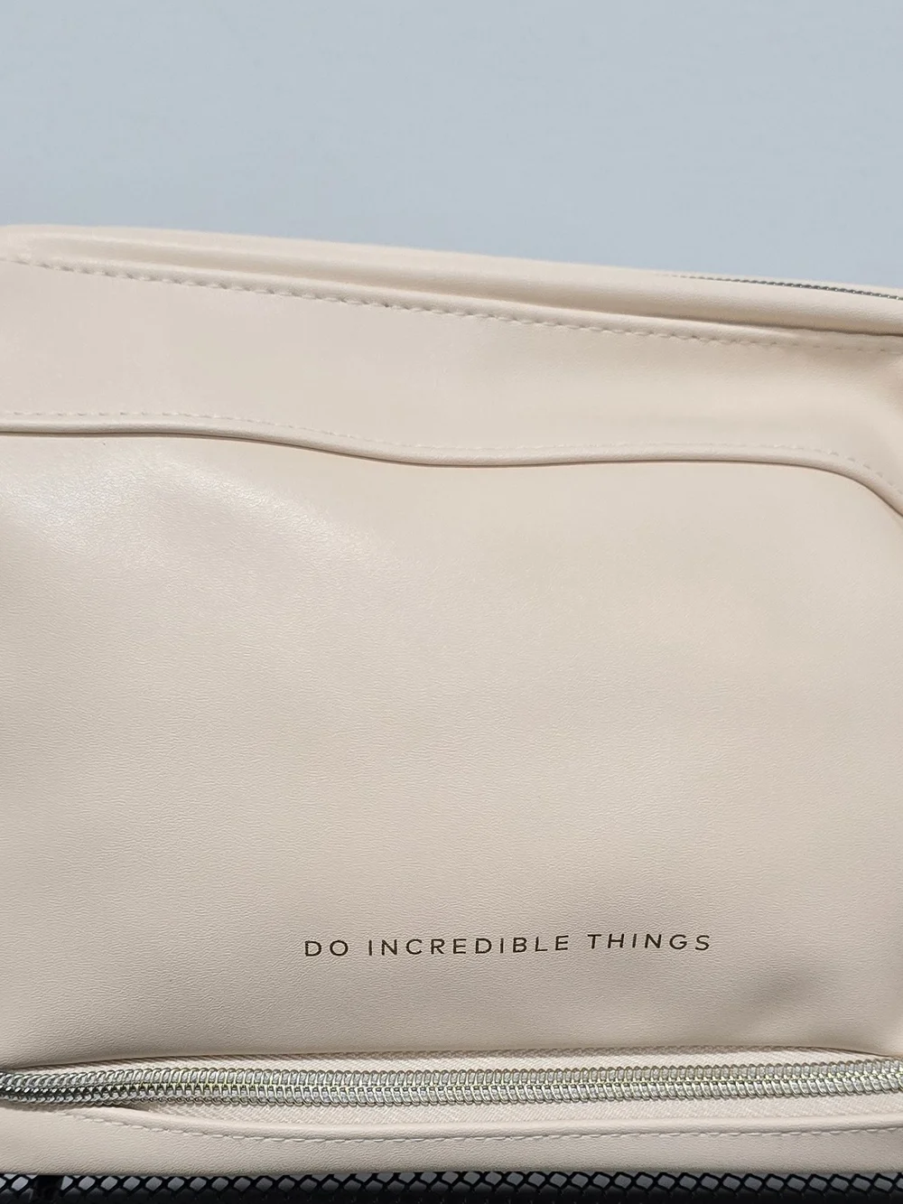 Cream Women's Cosmetic Bag NWT